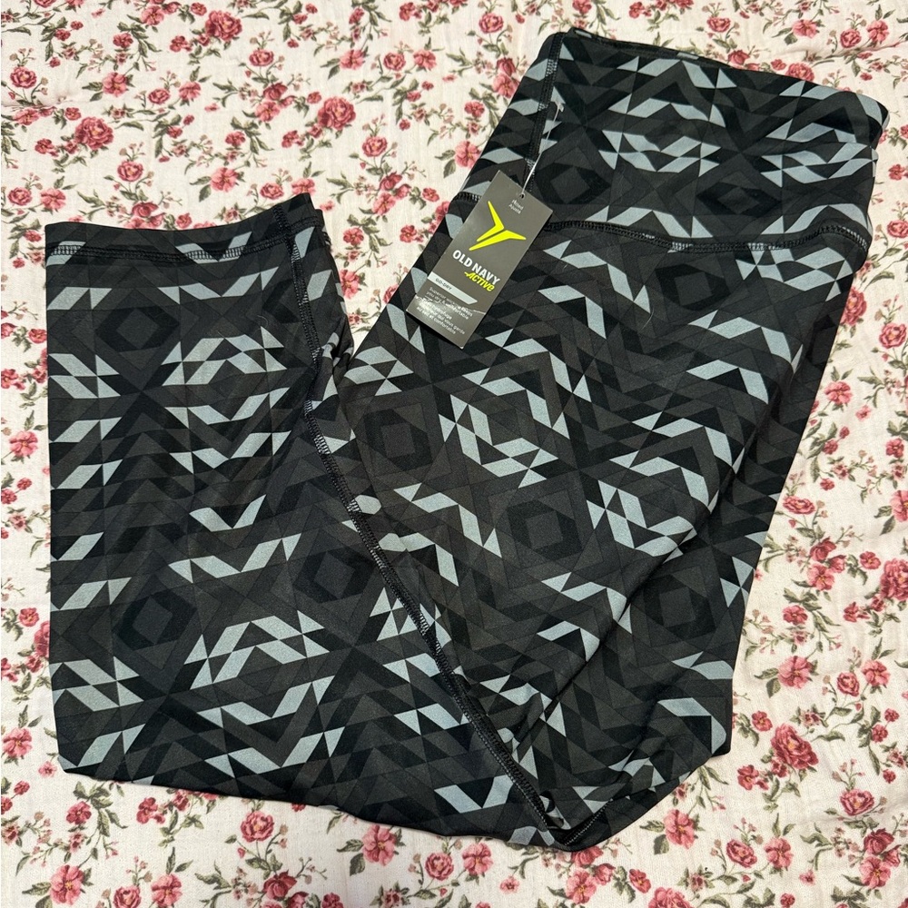 NWT Old Navy Black and Gray Geometric Leggings
